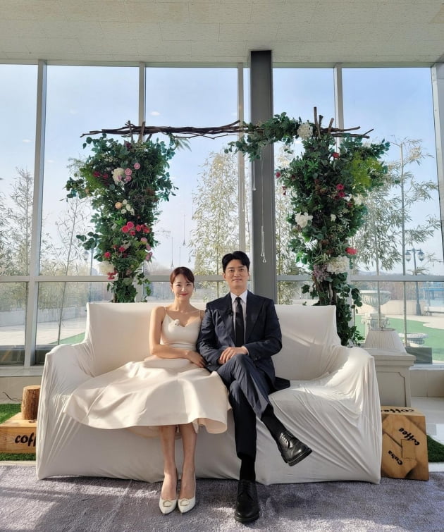 '인교진♥' 소이현, "부부 된 지 8년" 결혼기념일 자축…결혼식→두 딸과의 일상 '행복' [TEN★]