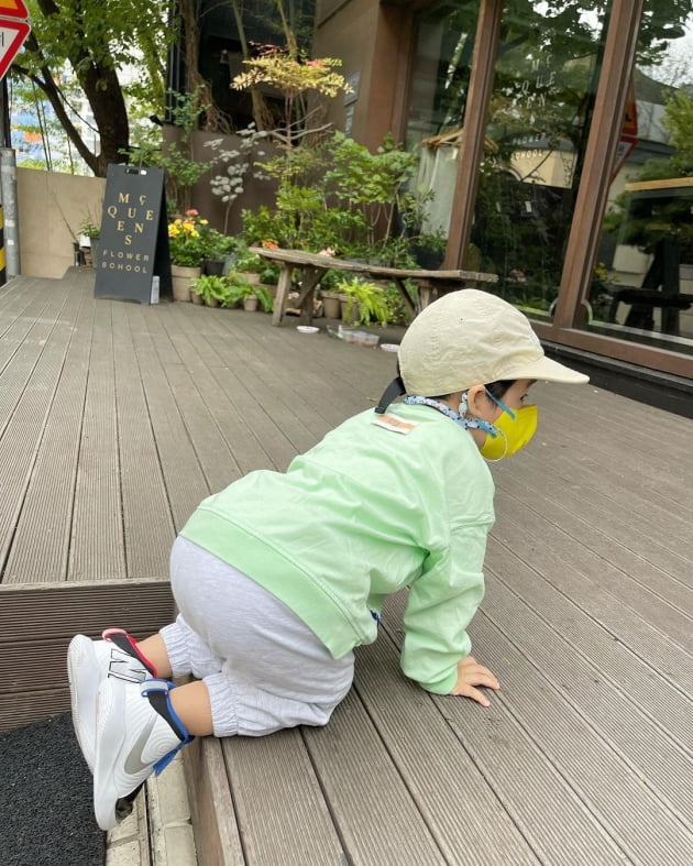 '이필모♥' 서수연, 청담 명품거리서 고양이놀이 하는 아들에 "냐옹이 낳은 건 아냐" [TEN★]