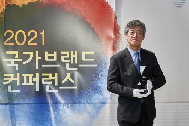 봉준호·부산국제영화제, 2021 국가브랜드대상 문화부문 수상