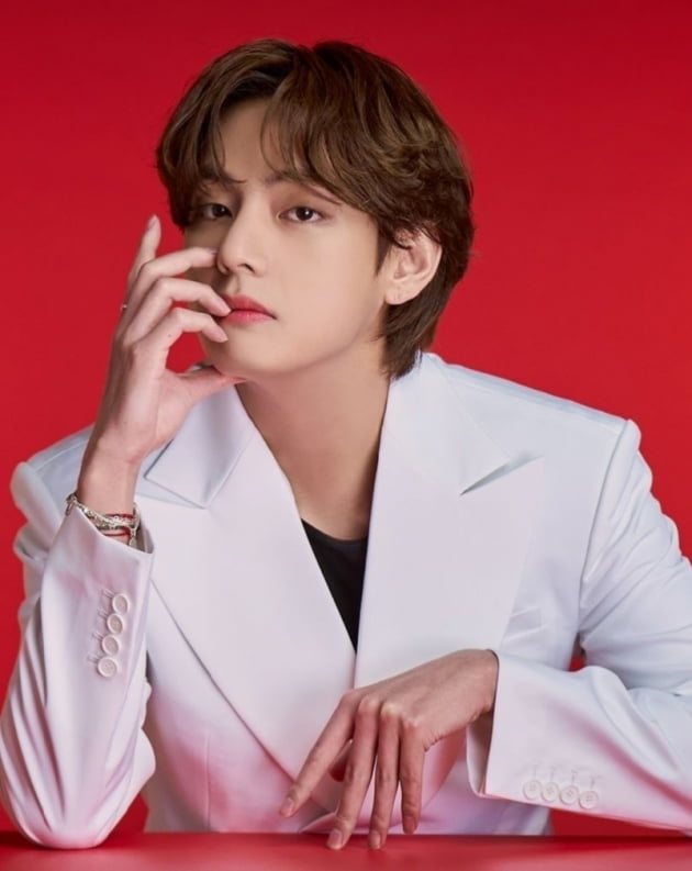 방탄소년단 뷔, "글로벌 인기+ 문화 아이콘" 메타버스 플랫폼 대표 얼굴로 주목