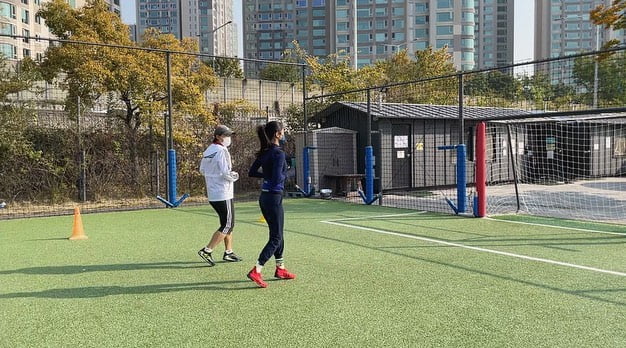 '차세찌♥' 한채아, "무릎 회복 중"에도 차범근축구교실…프로도 못 따라갈 열정 [TEN★]