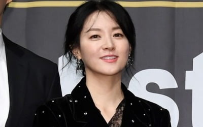 '폭탄머리' 이영애, 50대 코믹 도전이 파격 변신이 아닌 이유[TEN스타필드]