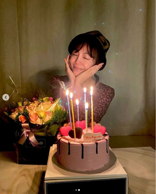 고은아, 생일 케이크 행복한 미소..."다들 고마워요"[TEN★]