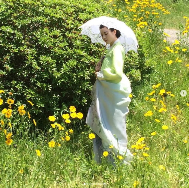 한효주, 단아한 고운 한복 자태...정가 듣고 싶다[TEN★]