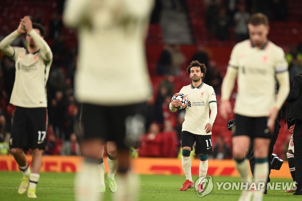 '살라흐 해트트릭' 리버풀, 맨유에 5-0 대승…개막 9경기 무패