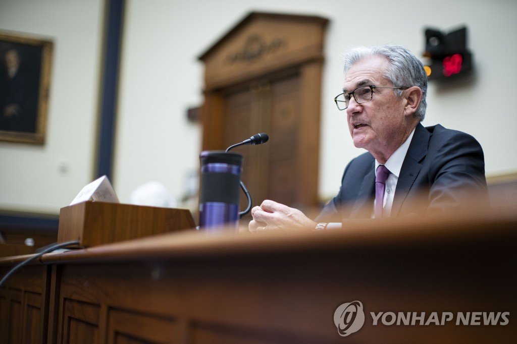 파월 "테이퍼링 시작 준비중…인플레 내년까지 지속"