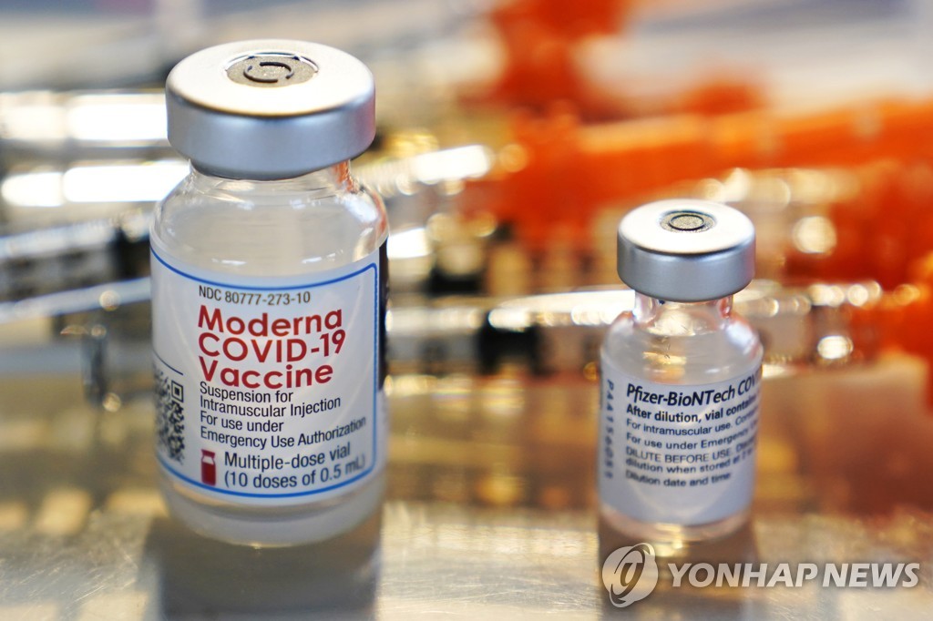 "미 FDA, 백신 부스터샷 65세→40세 이상 확대 전망"