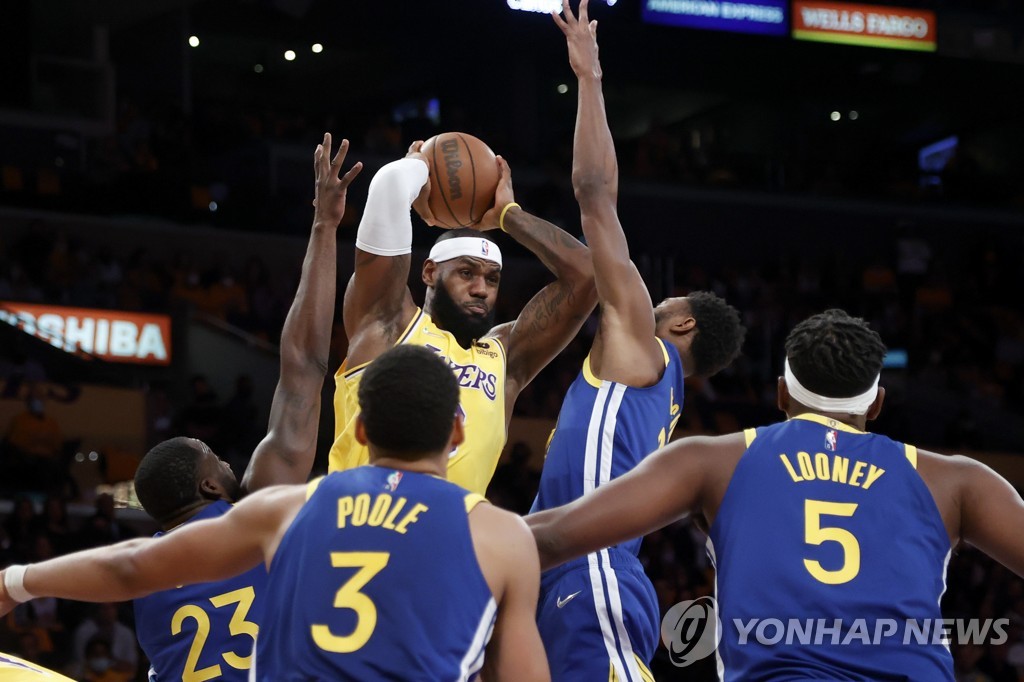 NBA 디펜딩 챔프 밀워키, 개막전서 우승후보 브루클린 완파(종합)