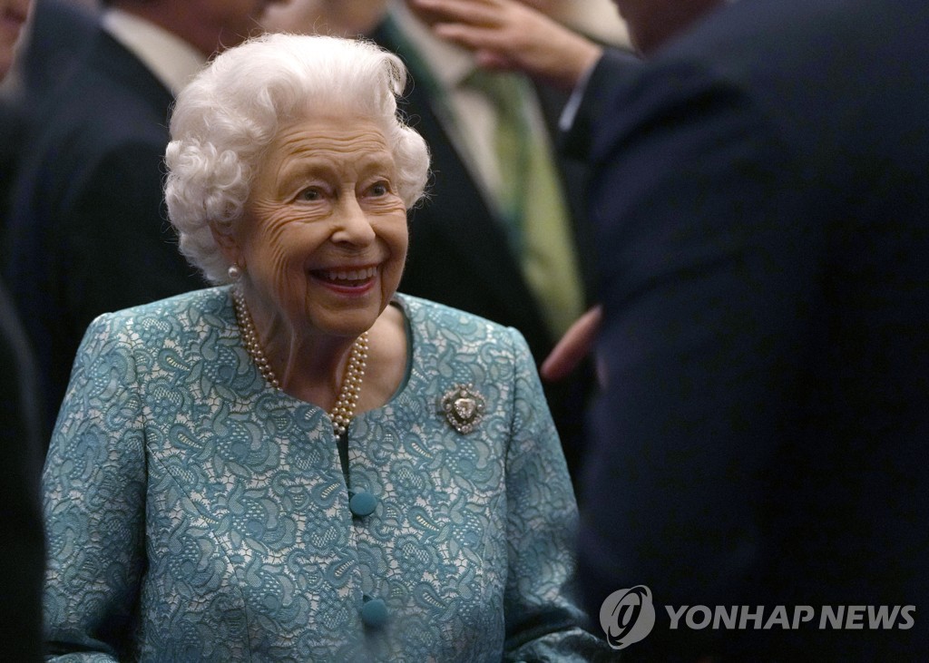 영국 총리 "여왕, 윈저성에서 업무 복귀"