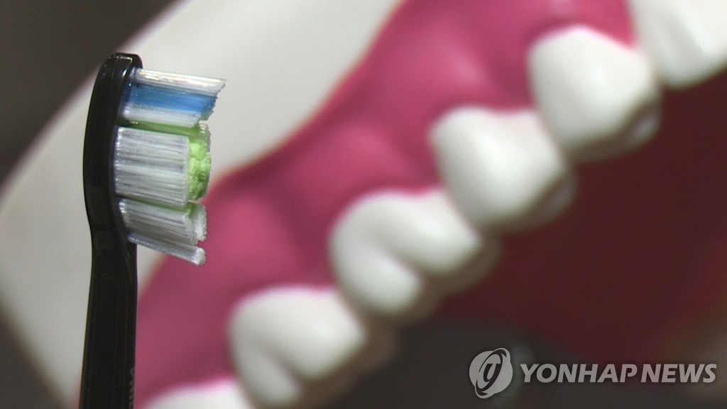칫솔·치실 위생관리 강화…공산품→구강관리용품 지정