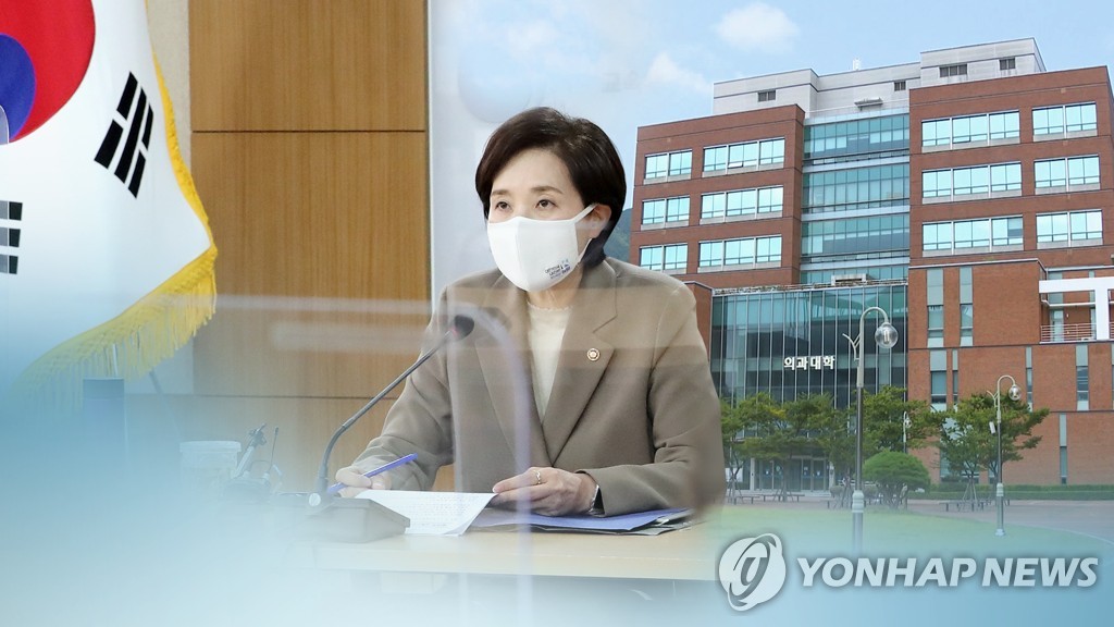 與, 尹부인 허위이력 제출 맹공…野, 李 석사논문 표절 맞불(종합)