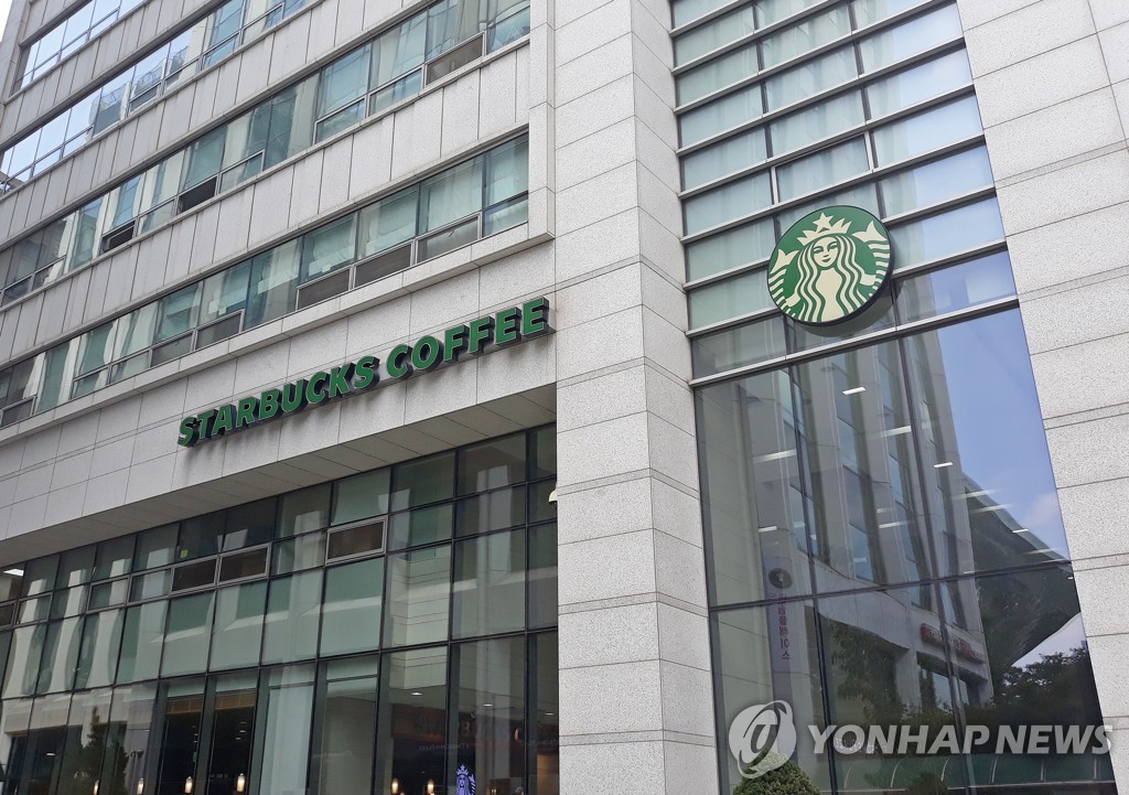 '트럭 시위'에 놀란 스벅, 연내 1천600명 채용·임금체계 개편