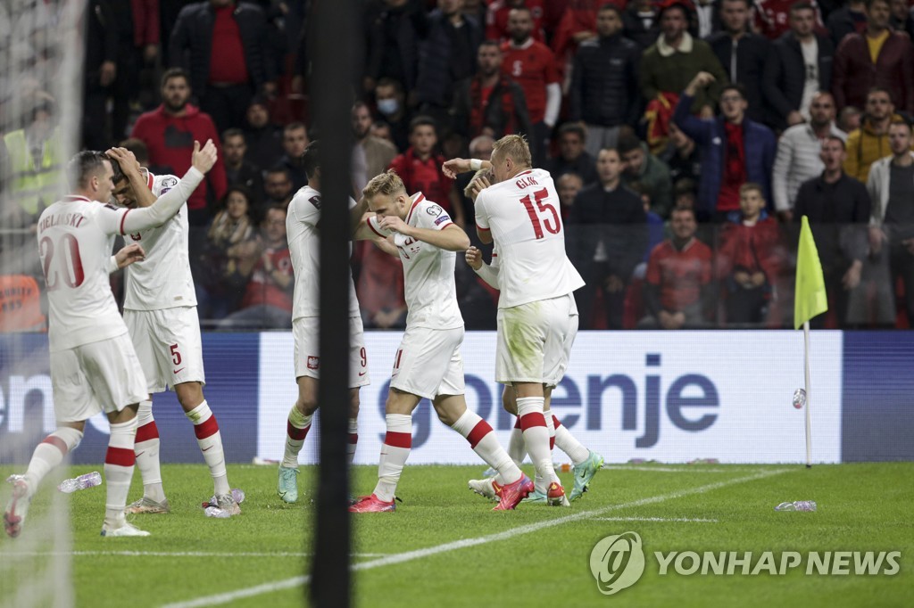 FIFA, WC 유럽예선 관중-경찰 충돌·물병 투척 사건 징계 착수