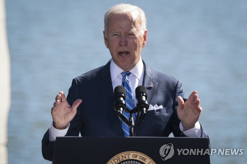 바이든, 공화당 향해 "당신들 절반의 대통령은 여전히 트럼프"