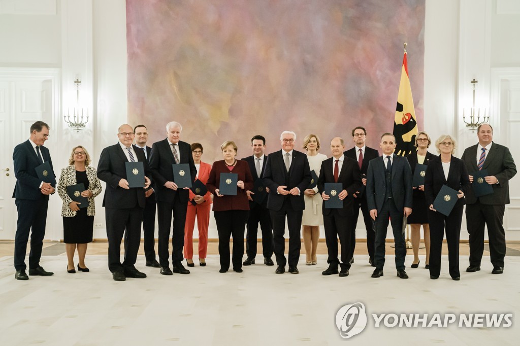 메르켈, 공식 임기 종료…차기 연정 구성까지는 총리대행