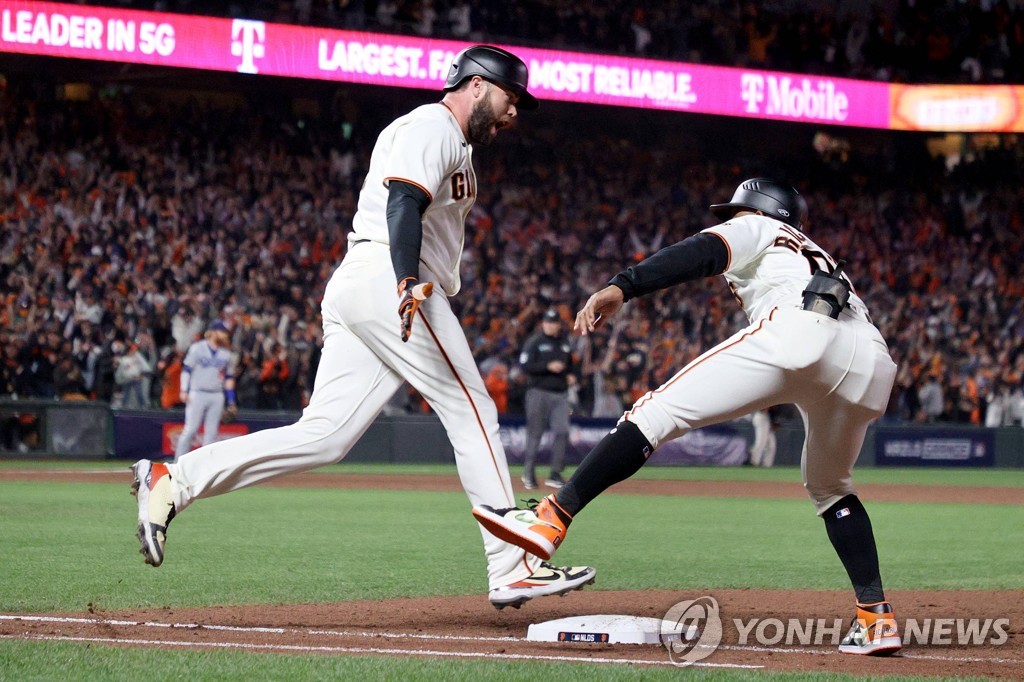 '벨린저 결승타' 다저스, '라이벌' 샌프란시스코 꺾고 NLCS 진출