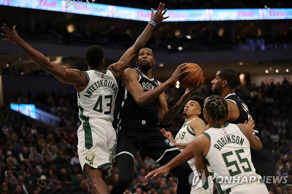 NBA 디펜딩 챔프 밀워키, 개막전서 우승후보 브루클린 완파(종합)