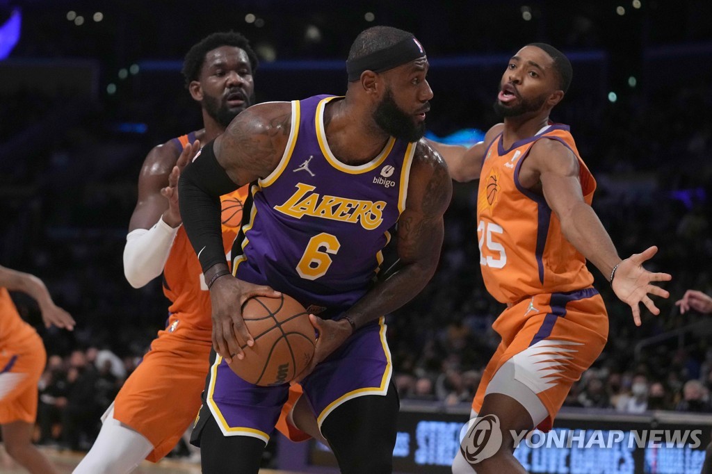 제임스 25점 활약에도 LA 레이커스 NBA 개막 2연패
