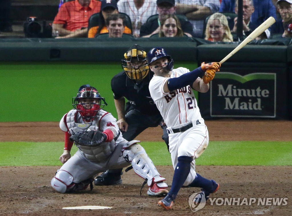 알투베 동점포+코레아 역전포…휴스턴, ALCS 기선제압