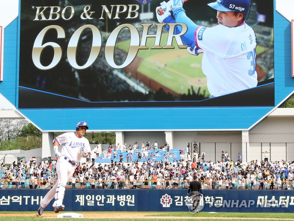 이승엽 "최정, 400홈런 축하…KBO 500홈런 시대 열어주길"