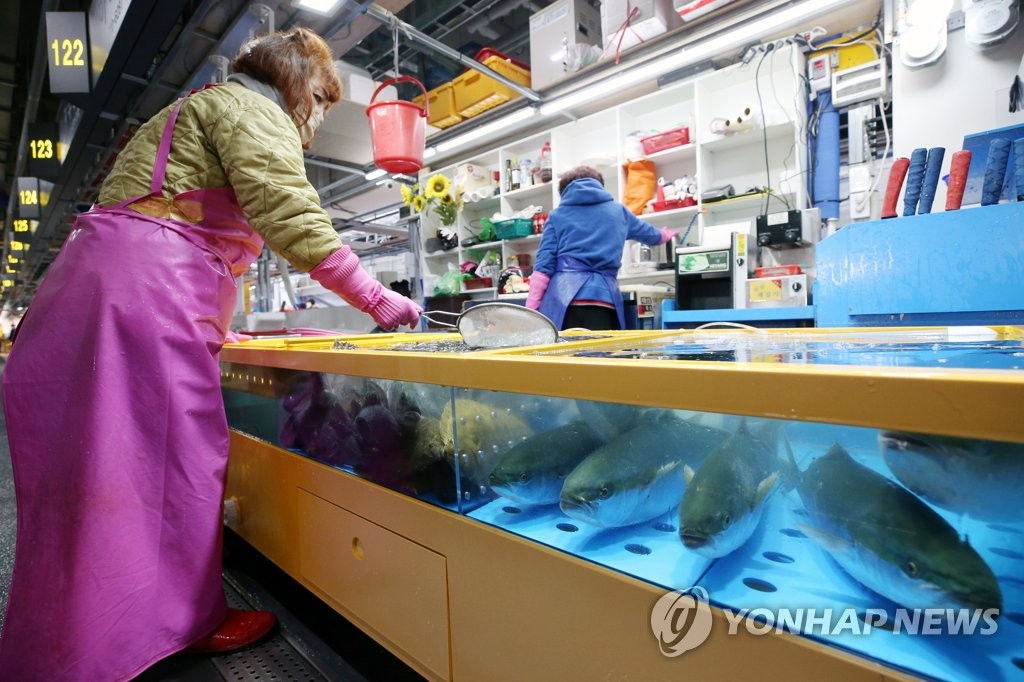 남하하는 단풍, 절정 향하는 가을…유명 산·관광지 '북적'