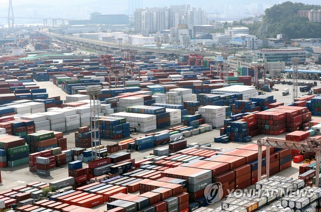 연간 무역액 1조달러 역대 최단기 돌파…반도체·석유화학이 주도(종합)