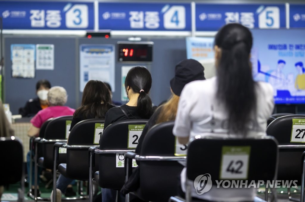 백신 접종완료율 인구의 66.7%…단계적 일상회복 전제 70% 근접(종합)