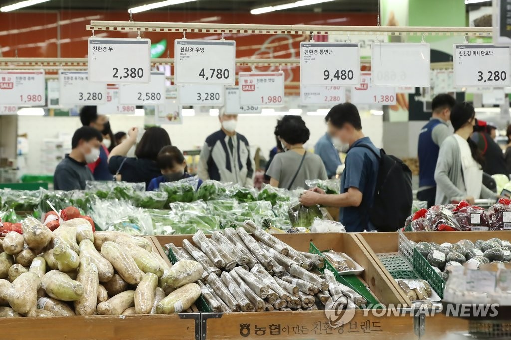 더 팍팍해지는 살림살이…물가·빚·집값 안 뛰는 게 없다