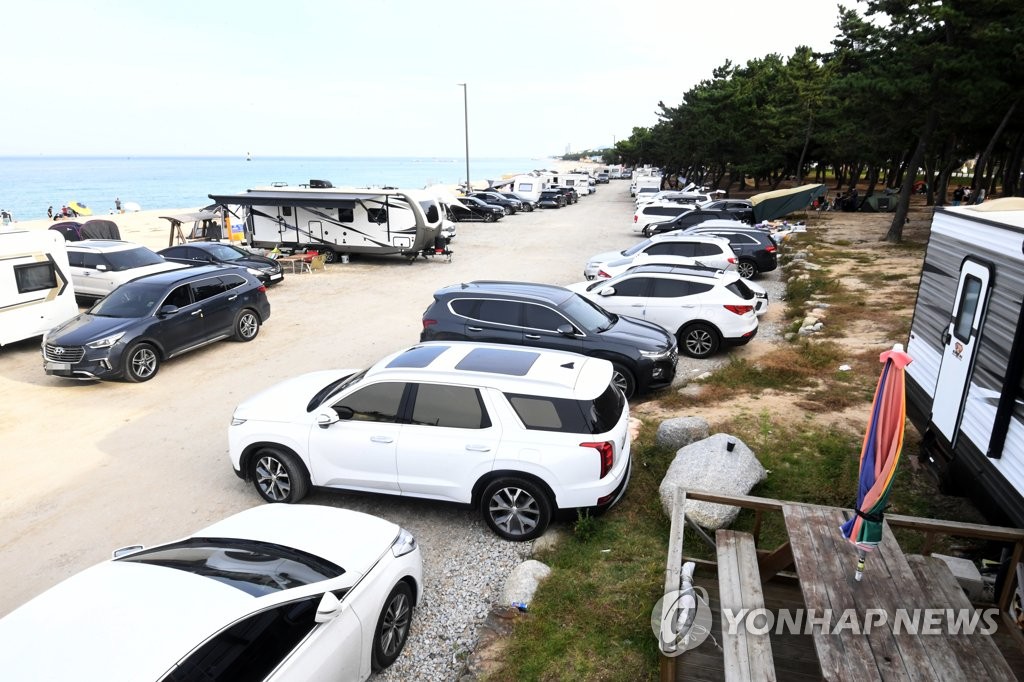 '초가을 정취 흠뻑' 연휴 마지막날 나들이 명소 북적