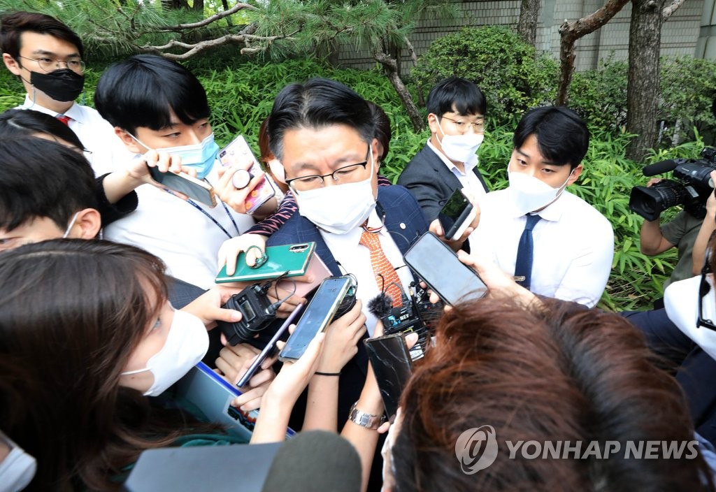 영장만도 못한 공소장 논란…'유동규 배임' 안 넣었나 못 넣었나
