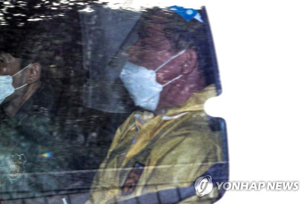 영장만도 못한 공소장 논란…'유동규 배임' 안 넣었나 못 넣었나