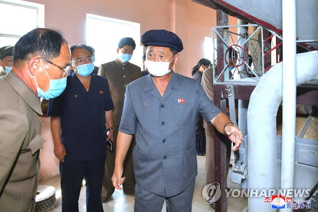 북한, 내각회의서 생필품 확대 논의…일부 간부 무책임 지적