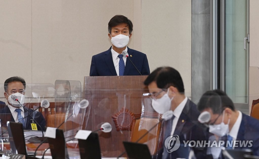 성추행 피해 후 숨진 직원 사건에 국세청장 "유감스럽게 생각"