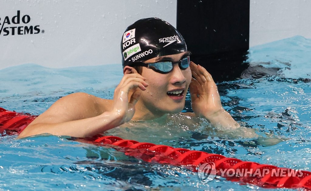 황선우, 경영월드컵 자유형 200m 1위…국제대회 첫 금메달(종합)