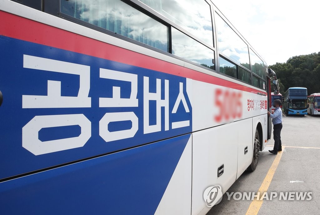 경기도 공공버스 25% 멈춰서나…파업 여부 놓고 막판 협상중