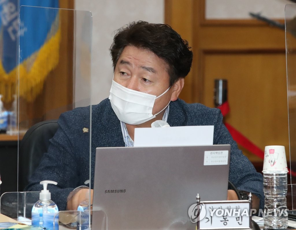 국방위, 野 '대장동' 피케팅에 또 파행