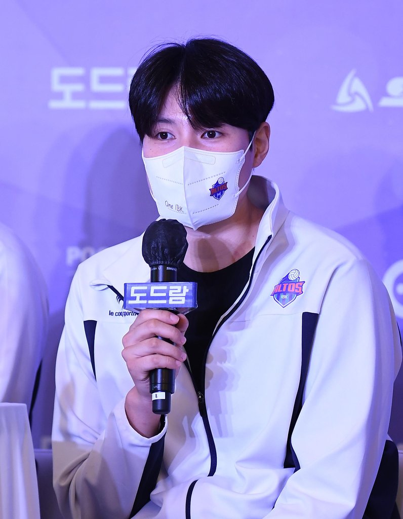 '배구스타' 김희진의 시즌 첫 경기…17일 기업은행 vs 현대건설