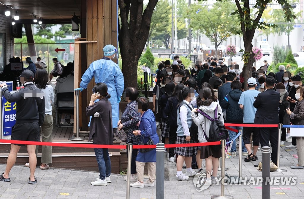 오후 6시까지 전국서 1천306명 확진…어제보다 11명 적어