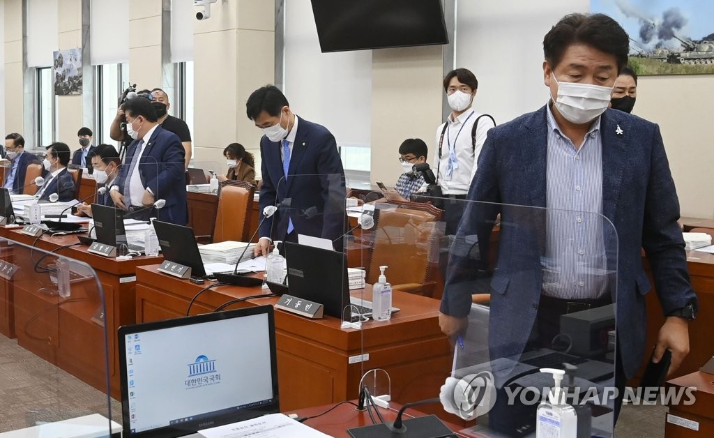 국방위마저 '대장동'…軍공제회 손실 놓고 여야 충돌(종합)