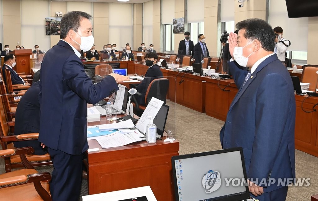 국방위마저 '대장동'…軍공제회 손실 놓고 여야 충돌(종합)