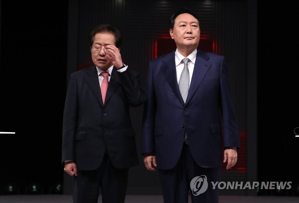 '사과SNS 파문' 위기의 尹…동공 속 쩍벌남? 일베 표현?(종합2보)