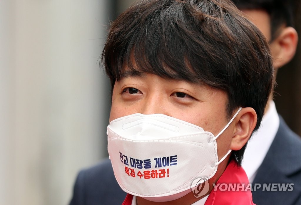 이준석, 창원서 도보시위…"이재명, 셀프 봉고파직하라"