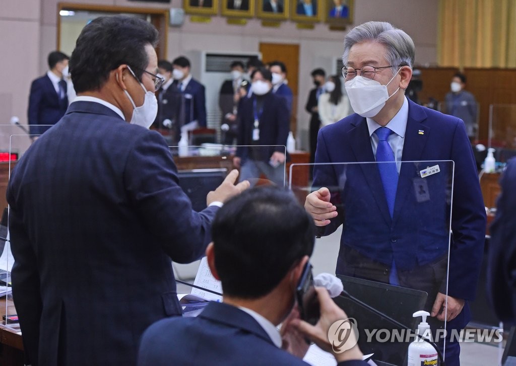 野 "조폭이 현금 등 수십차례 20억 지원"…이재명 "허위사실"(종합)