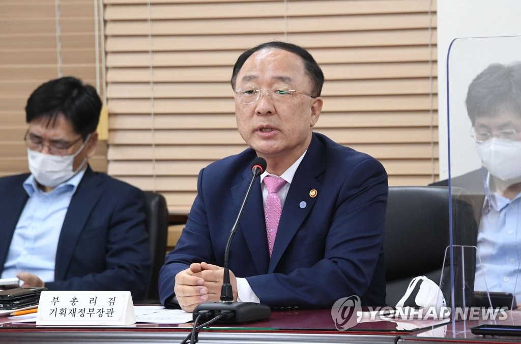 홍남기 "가계부채 보완대책, 총량관리·DSR 강화 담는다"