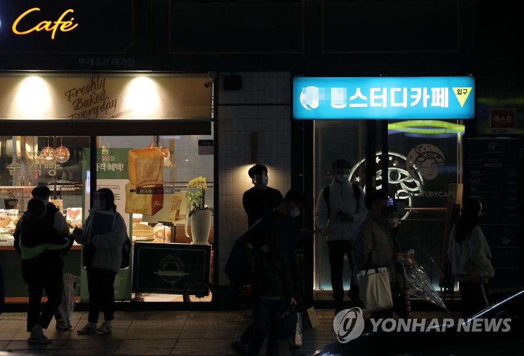 내달 식당·카페 운영시간 제한 해제…유흥시설 '백신패스' 검토(종합2보)