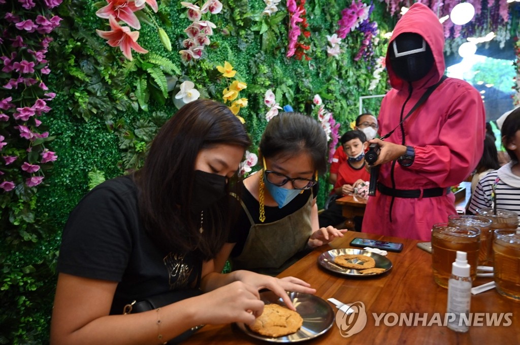 소비 회복·'오징어게임' 호재에 의류·게임·콘텐츠주 급등