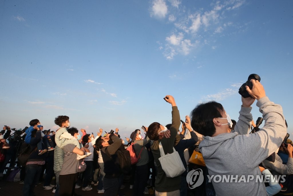 [누리호] "짜릿한 순간" 누리호 발사 직관한 시민들 '울컥'