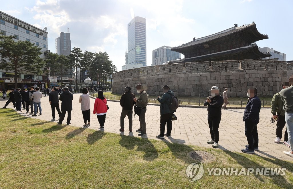 오후 6시까지 전국서 957명 확진…어제보다 174명 적어