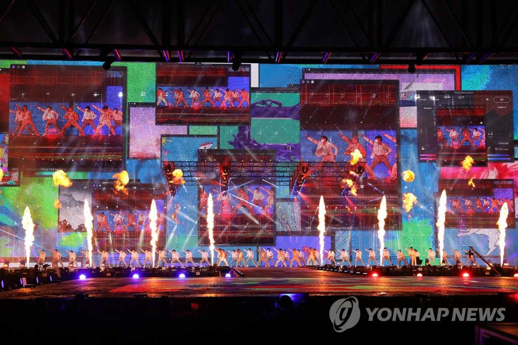 BTS 온라인 콘서트에 외신도 주목…"발전하는 능력 재확인"