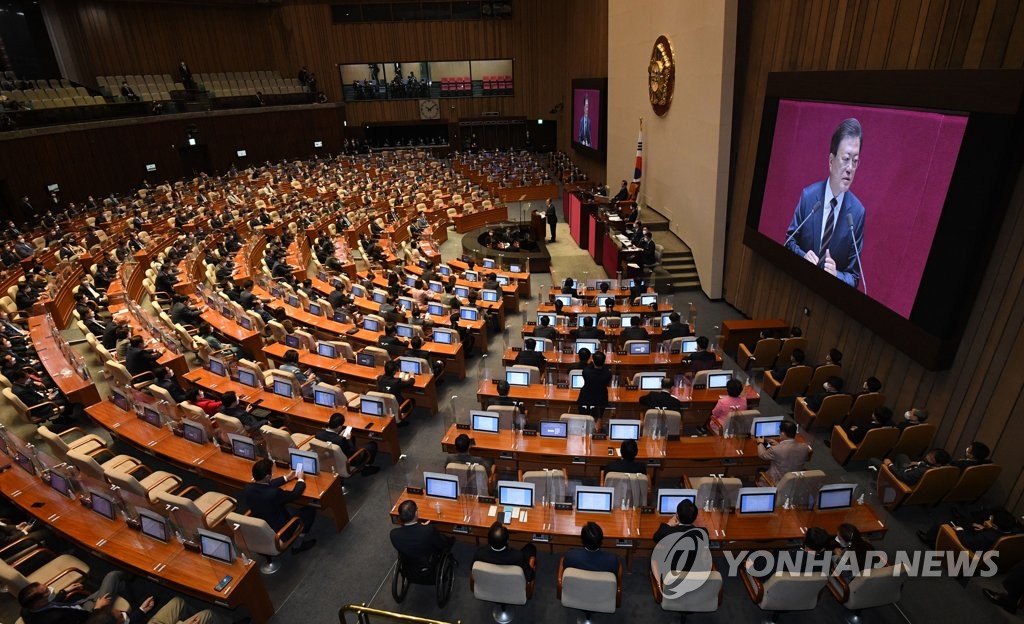 정치·부동산 언급 줄이고 '성과' 띄운 文…野 "자화자찬" 맹폭(종합2보)
